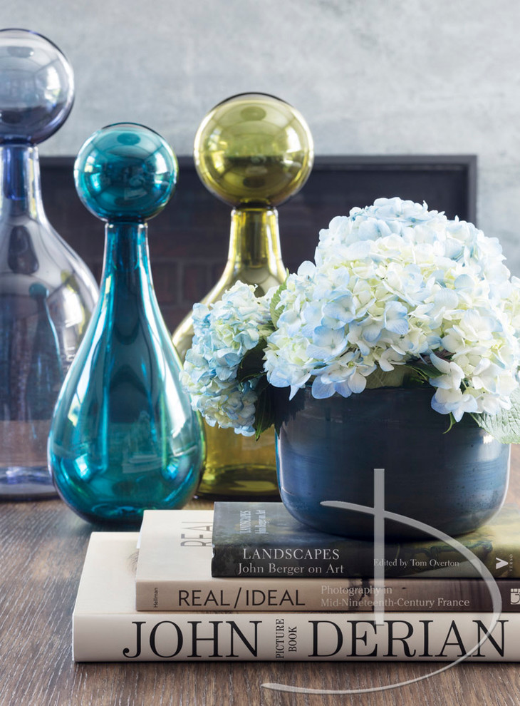 Example of a transitional home design design in Boston