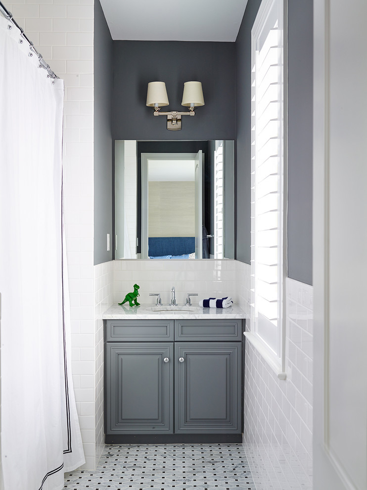 Inspiration for a small traditional kids bathroom in Philadelphia with an undermount sink, raised-panel cabinets, grey cabinets, an alcove shower, white tile, subway tile and grey walls.