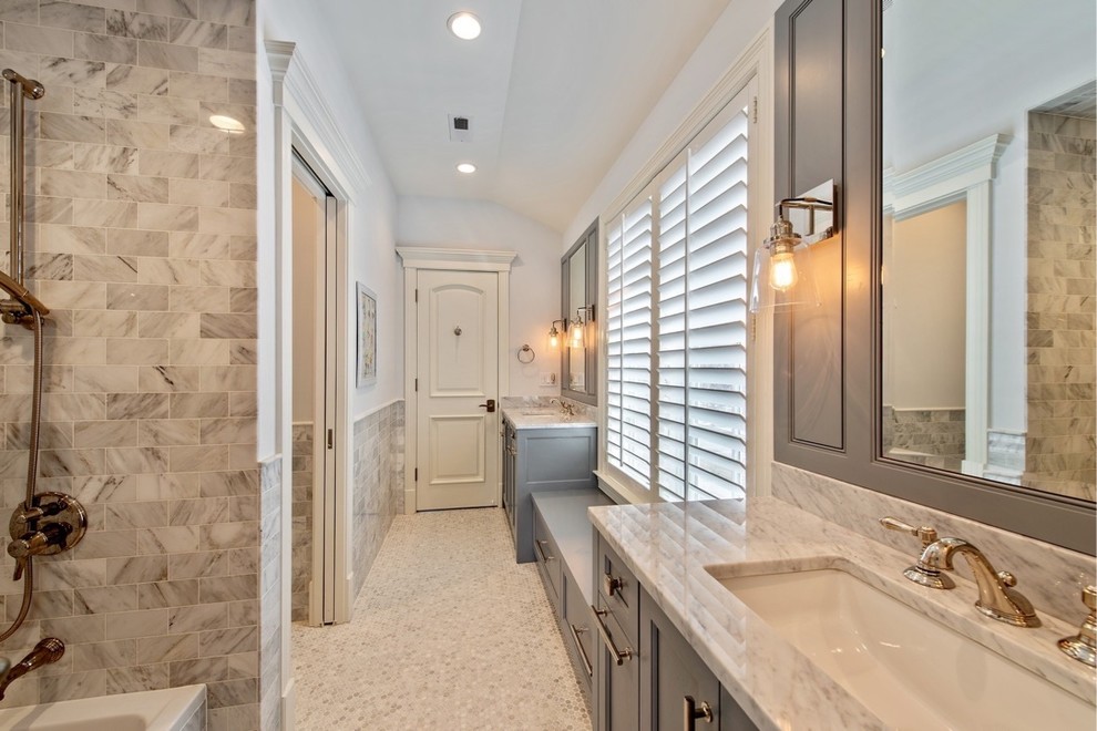 Transitional home design photo in Chicago