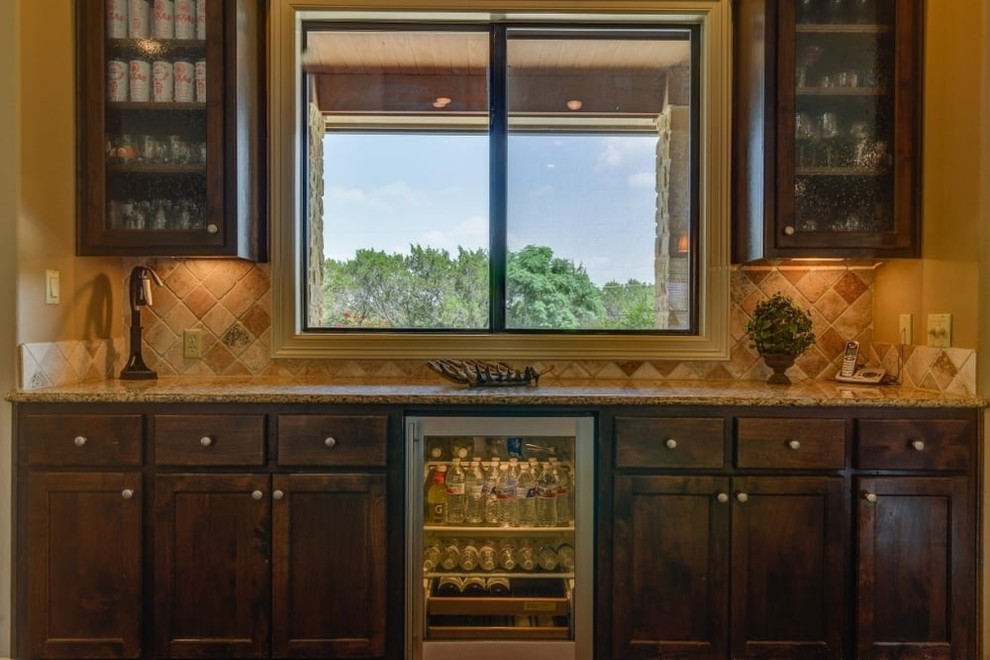 Example of a mountain style home design design in Miami