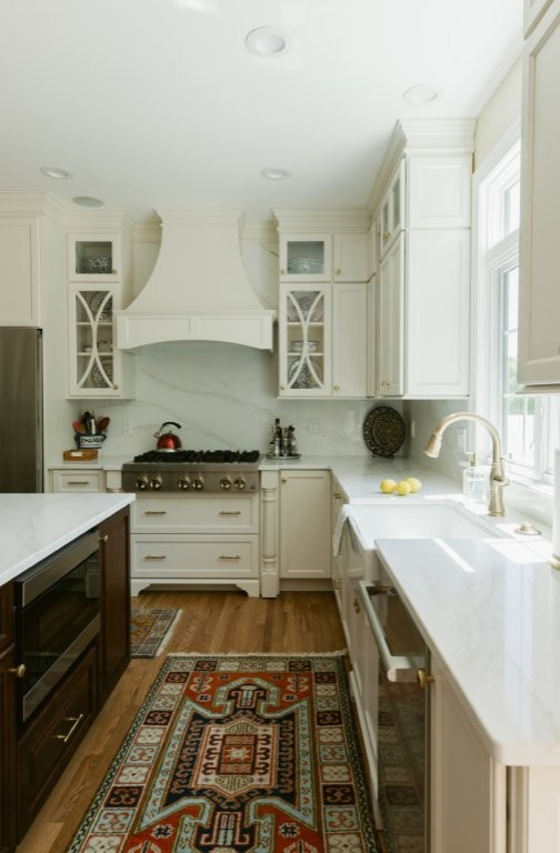 Kitchen - kitchen idea in Chicago