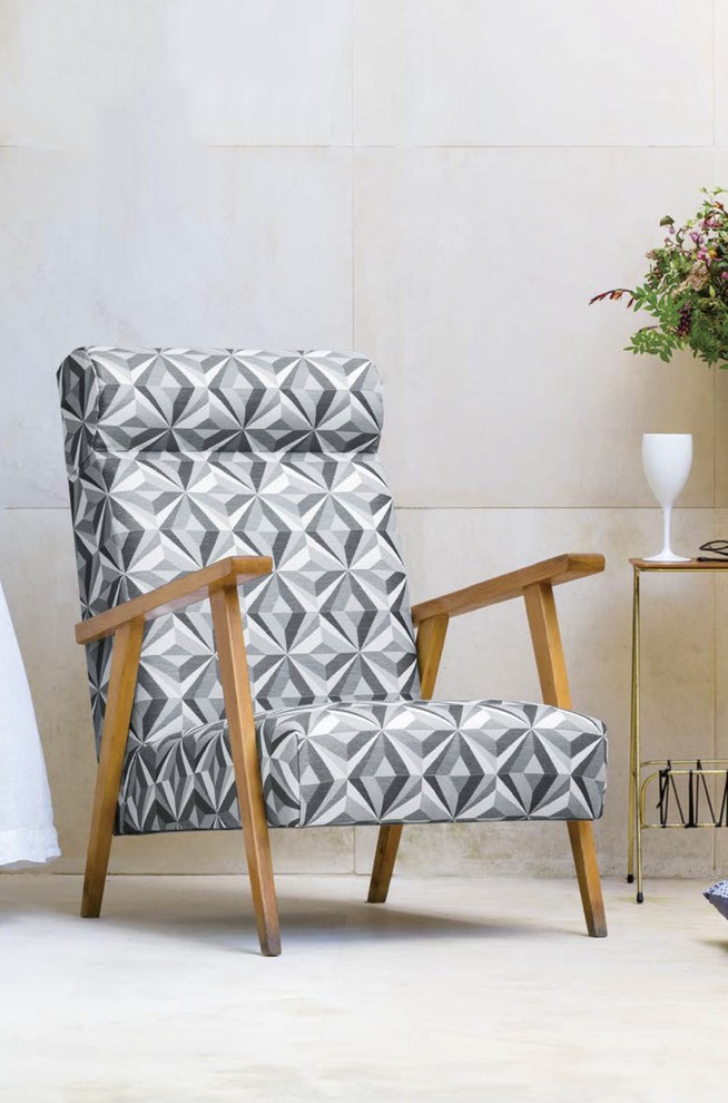 Стильная обивка мебели интересными тканями