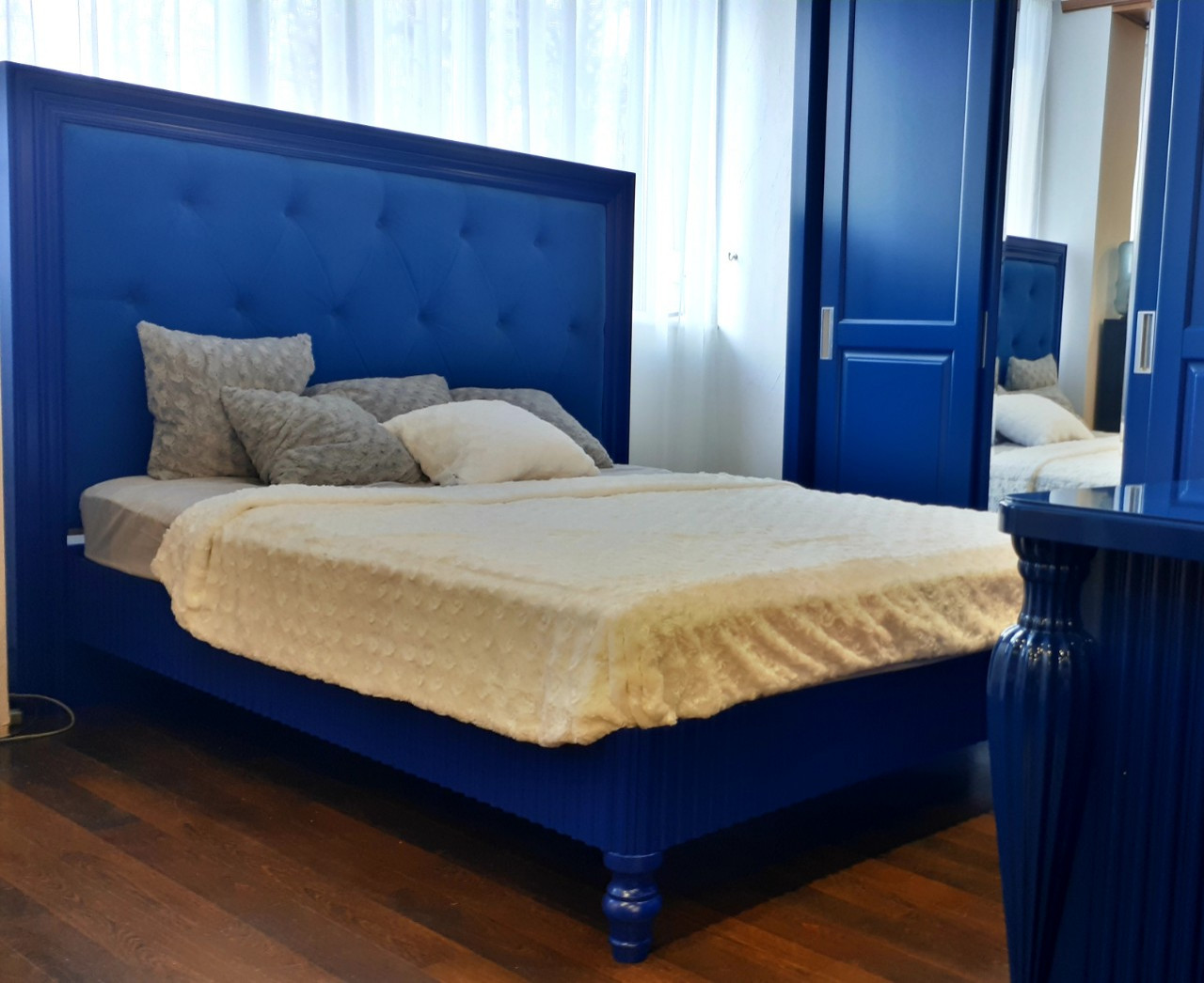 Мебель для спальни в синем цвете