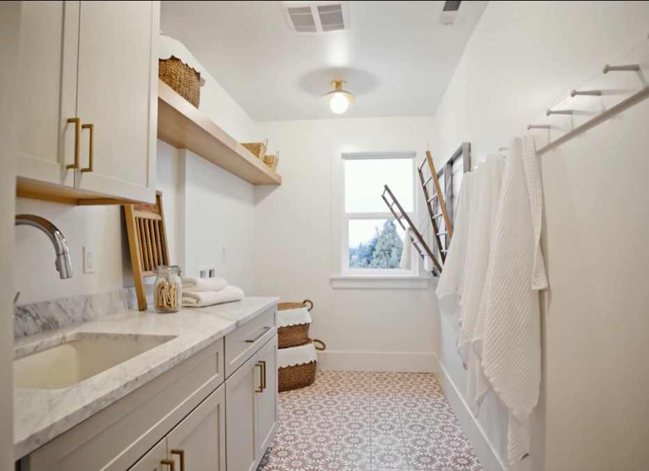 Transitional home design photo in Seattle
