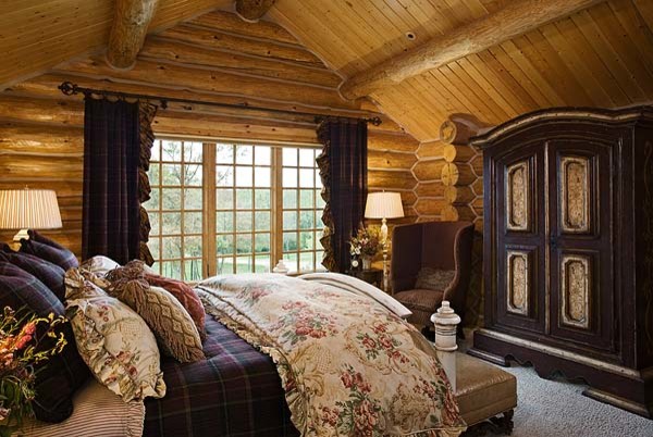 Inspiration for a mid-sized traditional guest bedroom in Chicago with beige walls, carpet, no fireplace and grey floor.