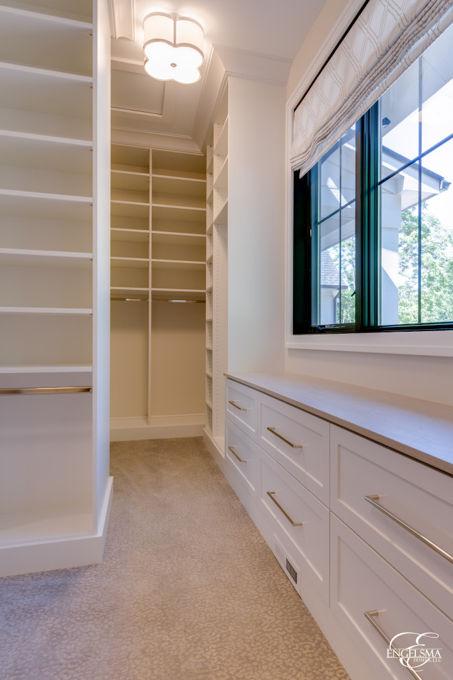 Minimalist closet photo in Grand Rapids