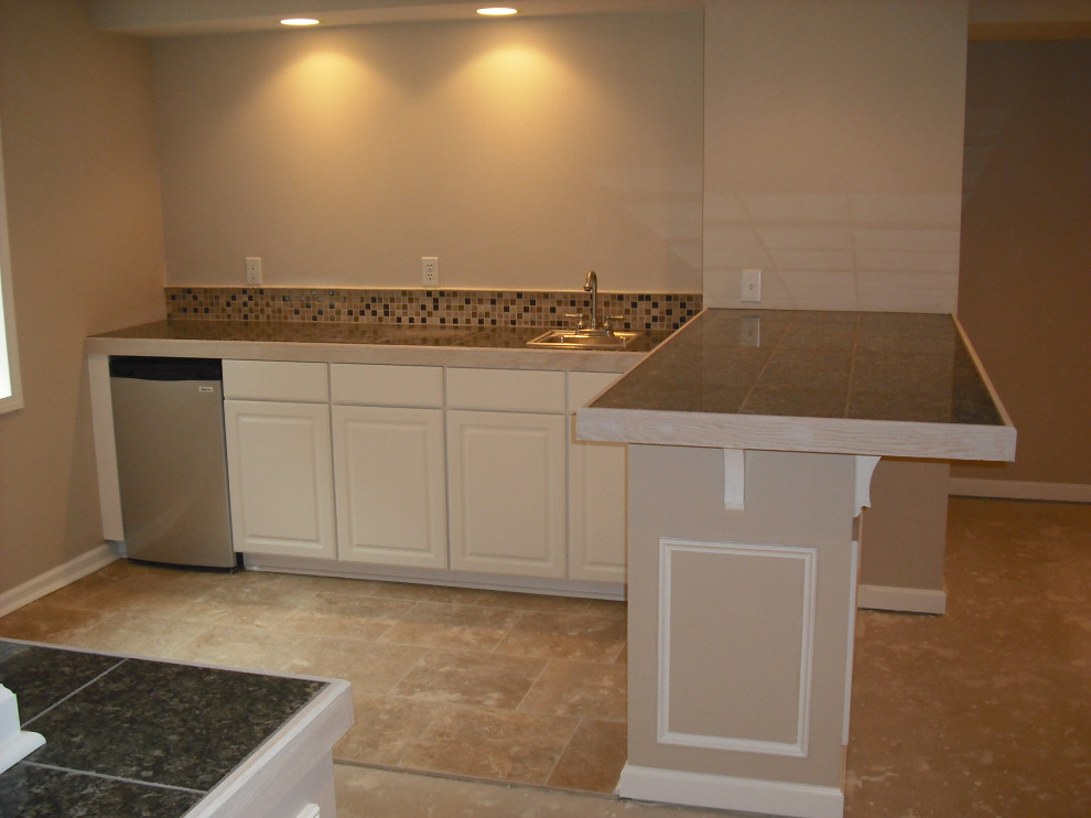 Custom Finished Basement Wet Bar