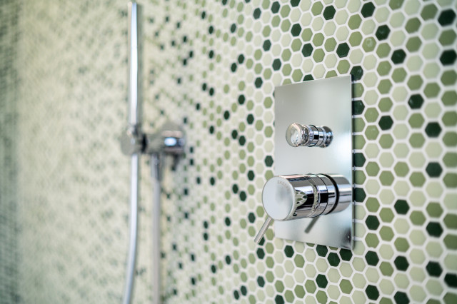 Bianco e oro modern-badezimmer