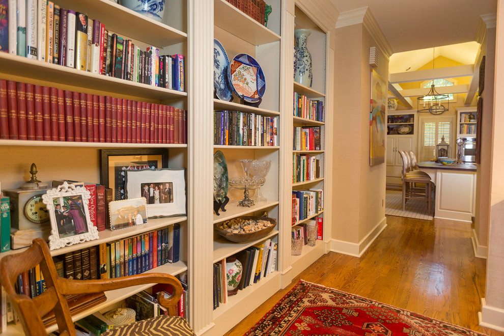 Hallway - traditional hallway idea