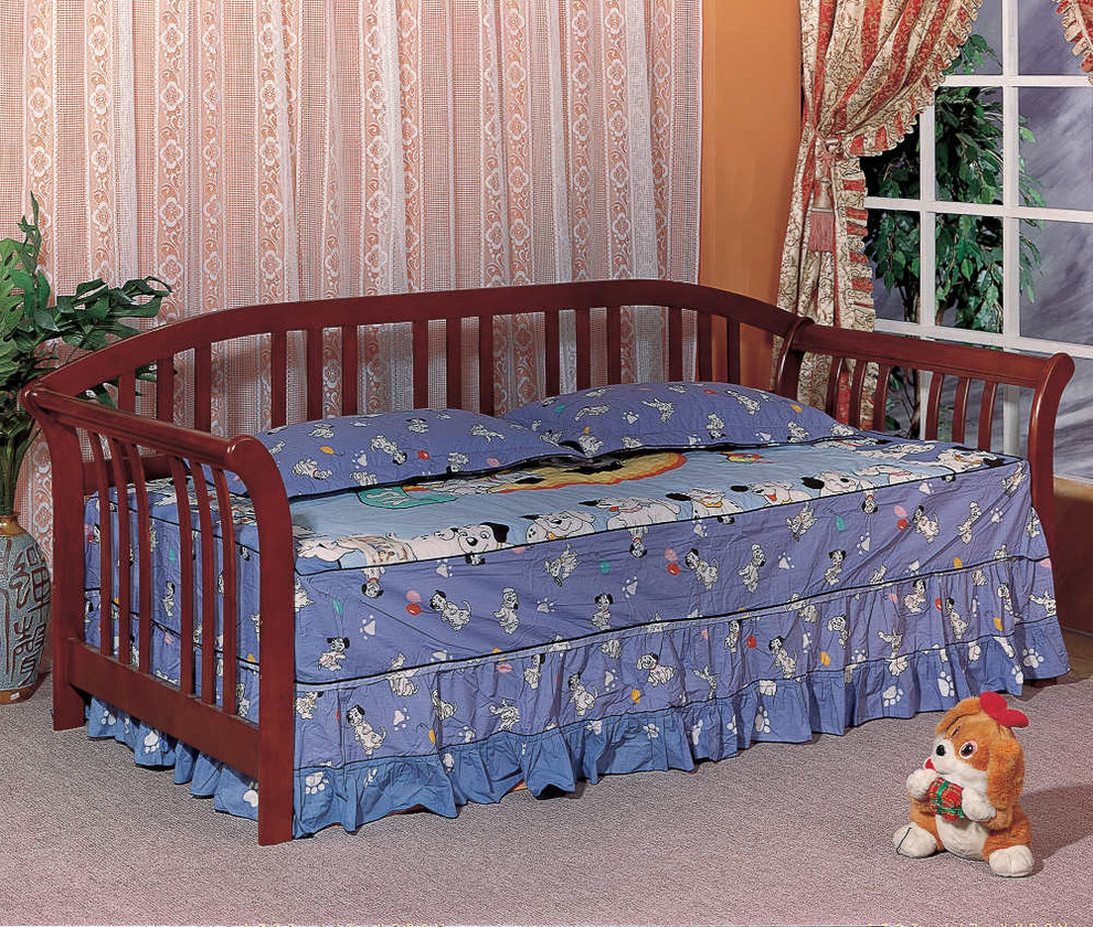 Traditional Sleigh Style Daybed in Cherry