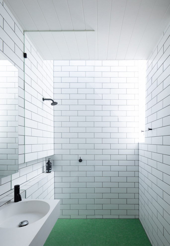 Photo of a contemporary bathroom in Melbourne.