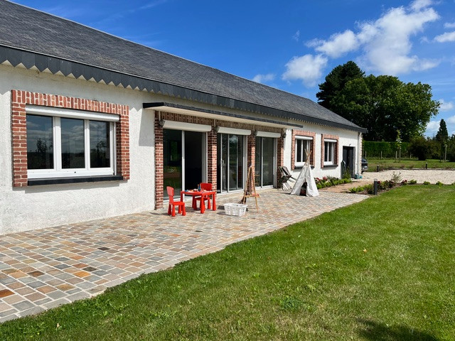 Une grande terrasse pour toute la famille