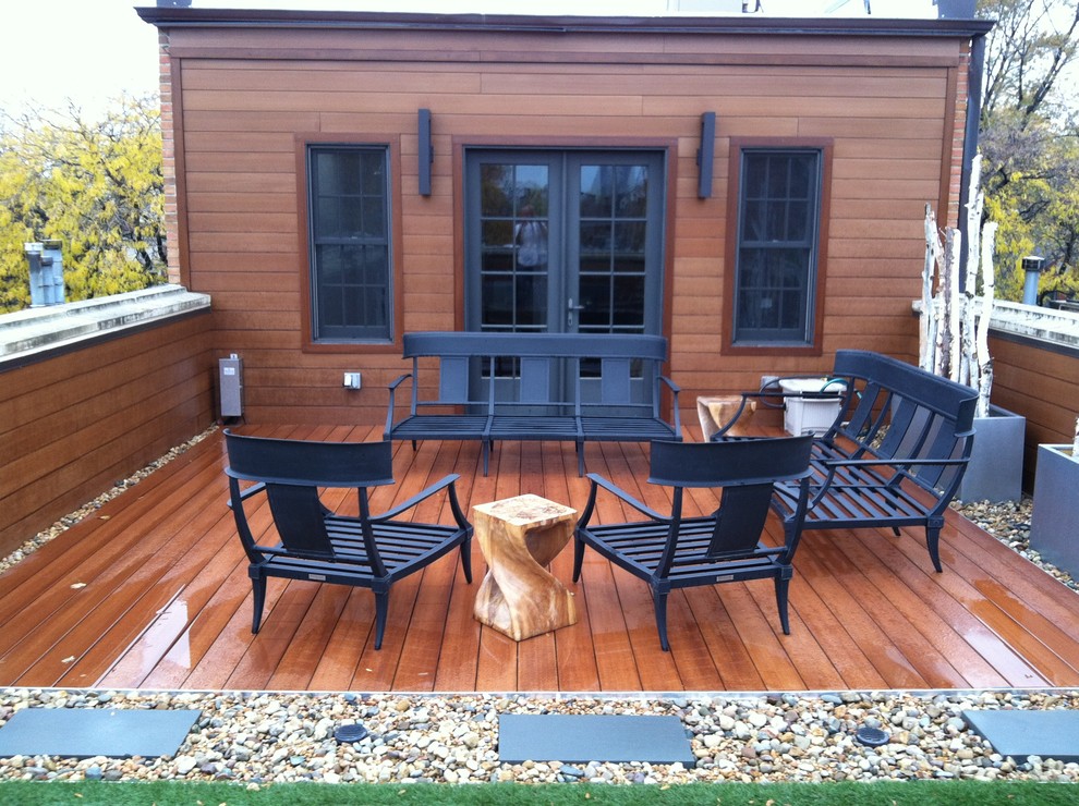 Deck - contemporary deck idea in Chicago