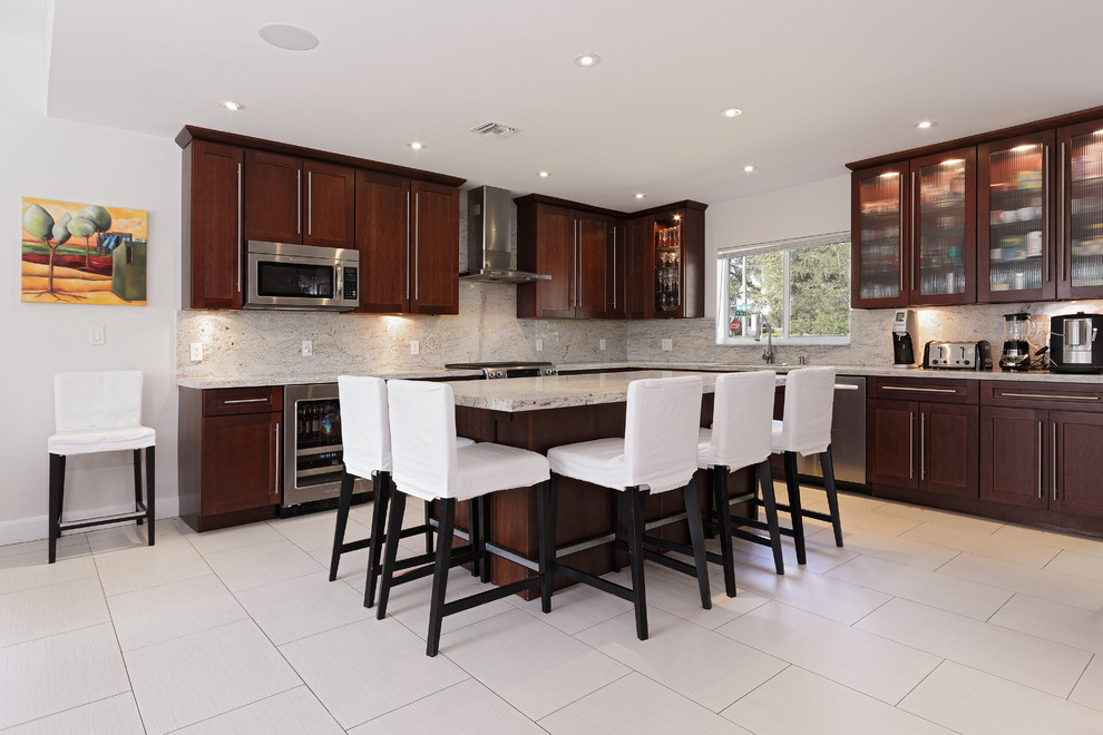 Kitchen - large kitchen idea in Miami