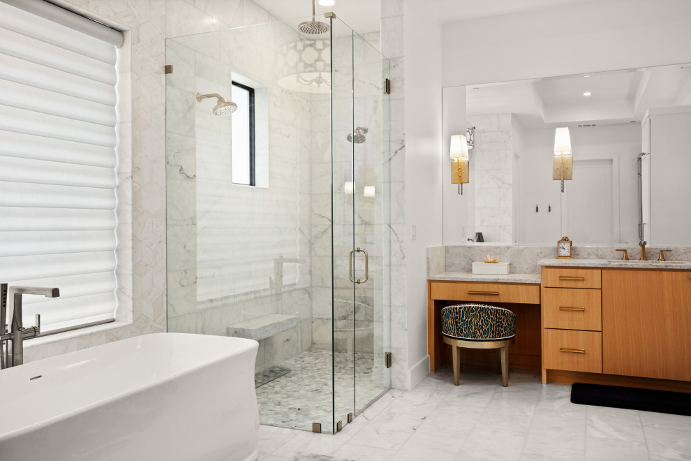 Imagen de cuarto de baño principal y único tradicional renovado grande con bañera empotrada y encimera de cuarcita