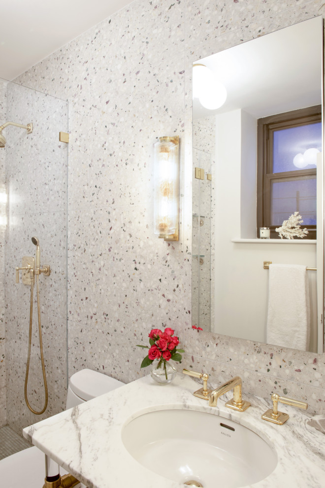 Esempio di una piccola stanza da bagno padronale design con nessun'anta, piastrelle bianche, top in marmo e mobile bagno freestanding