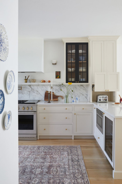 25 Ideas for Kitchen Appliance Garages (27 photos)