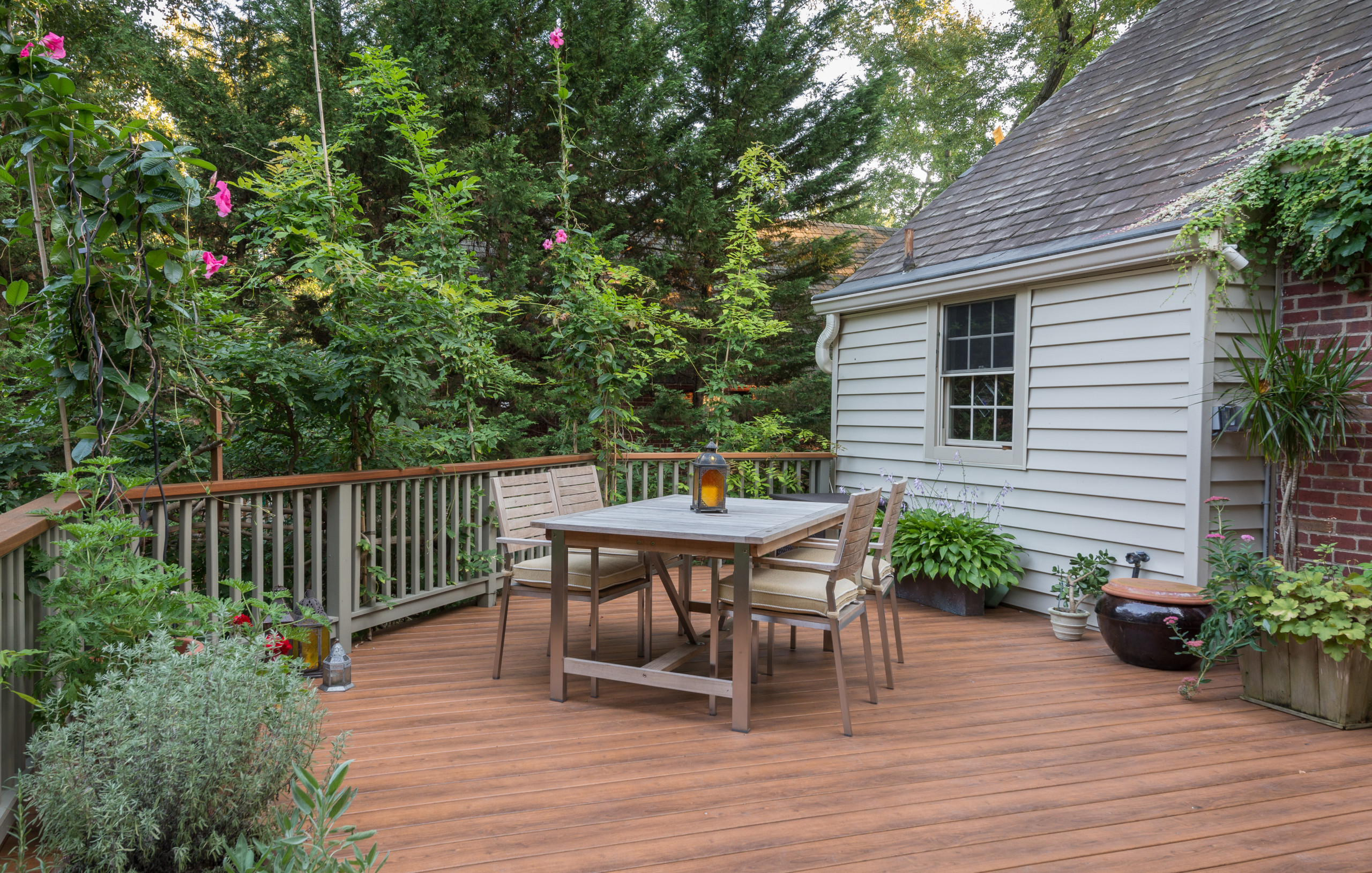 Deck made with new Zuri product