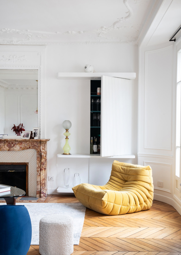 Cette image montre un salon design.