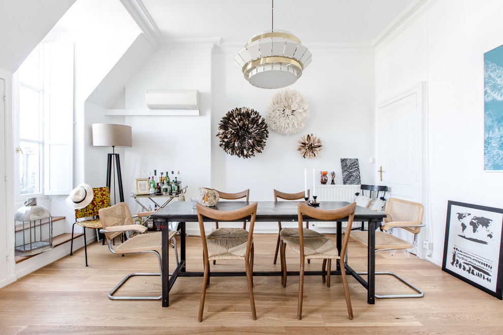 Photo of a scandinavian dining room in Bordeaux with white walls, light hardwood floors, no fireplace and beige floor.