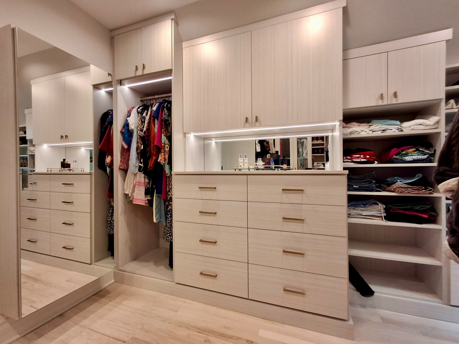 White Chocolate with Tunable Flush LED Lighting