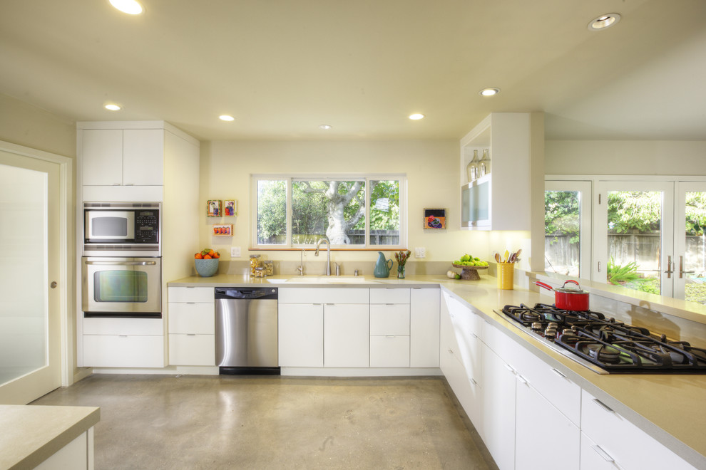 Photo of a modern kitchen in Sacramento.
