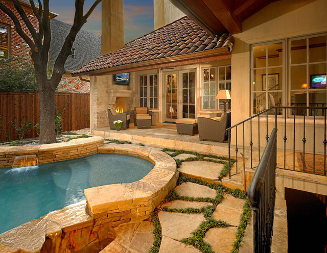 Exteriors mediterranean-swimming-pool-and-hot-tub