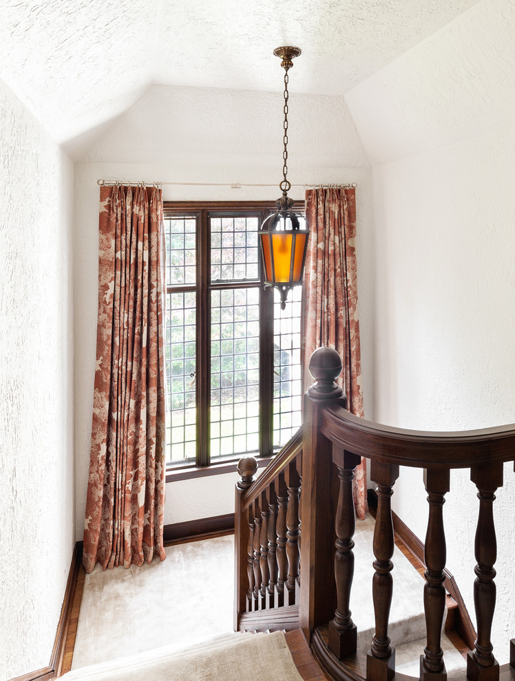 Inspiration for a transitional hallway in New York.