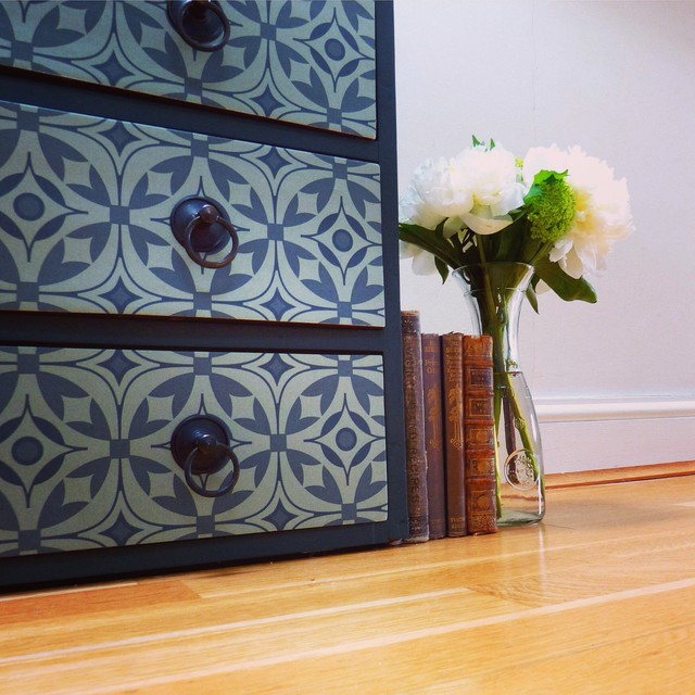 Ideas for using wallpaper creatively contemporary-vardagsrum