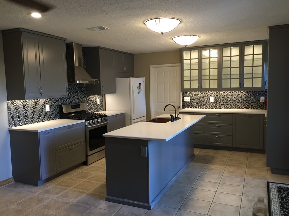Example of a transitional kitchen design in Dallas