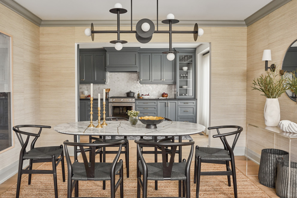 Transitional home design photo in Toronto