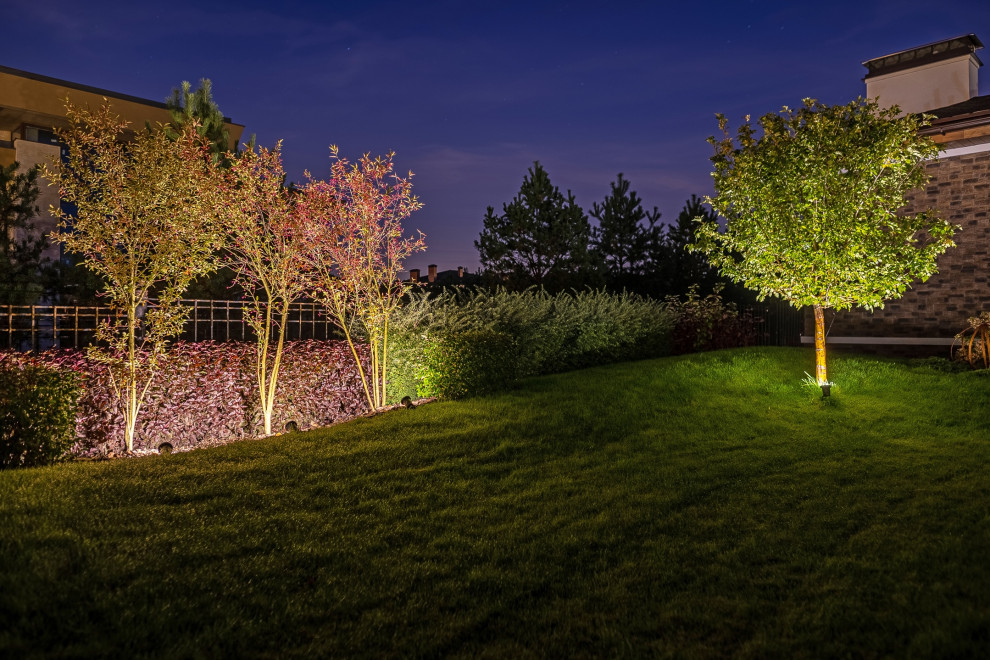 Ландшафтная подсветка участка в КП Ренессанс Парк