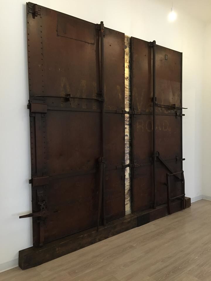 Entryway - rustic entryway idea in Milwaukee
