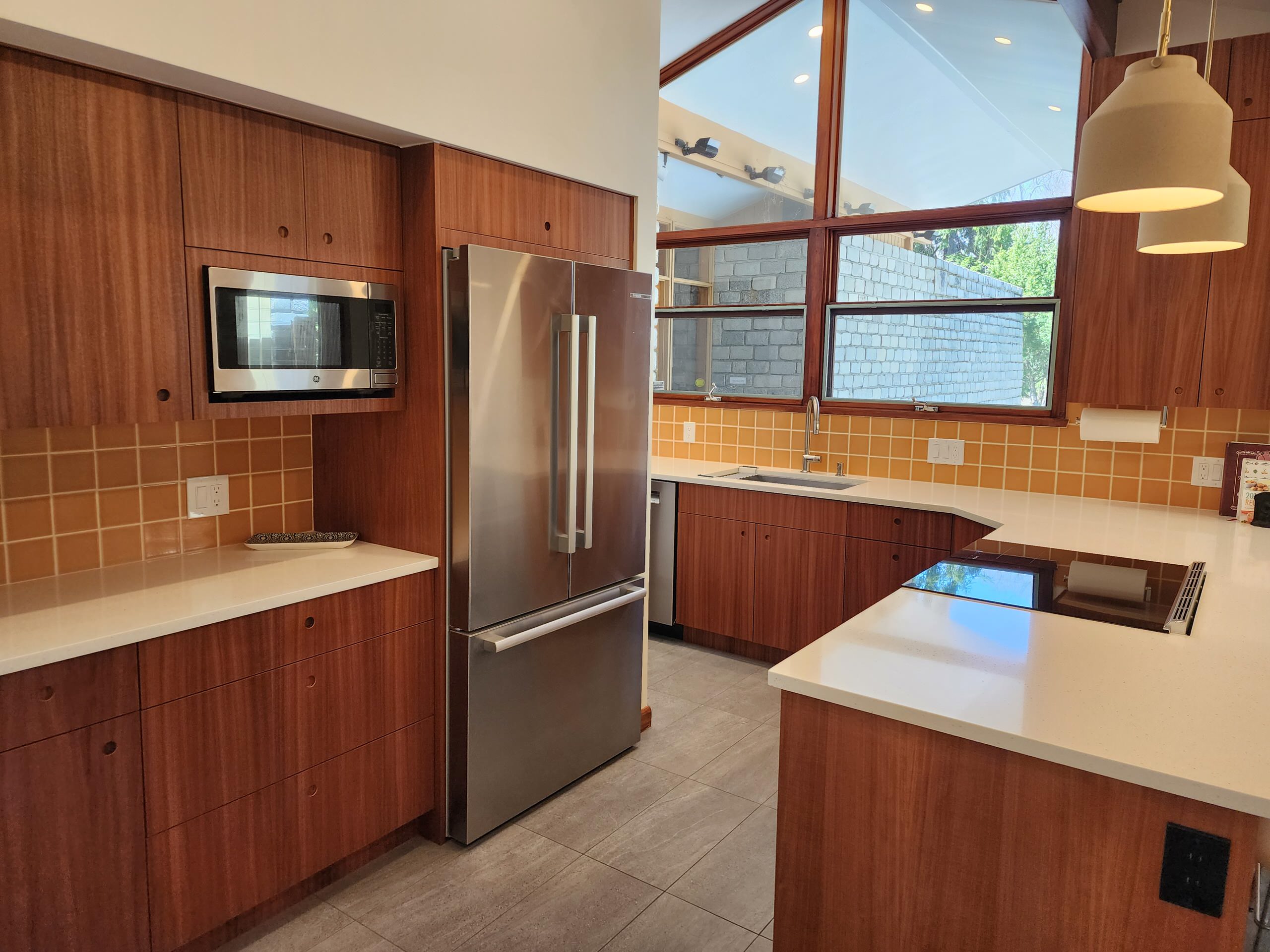 Step back in time with this mid-century modern kitchen that pays homage to the architectural roots of the home. Clean lines, vintage charm, and classic design elements seamlessly blend for a timeless