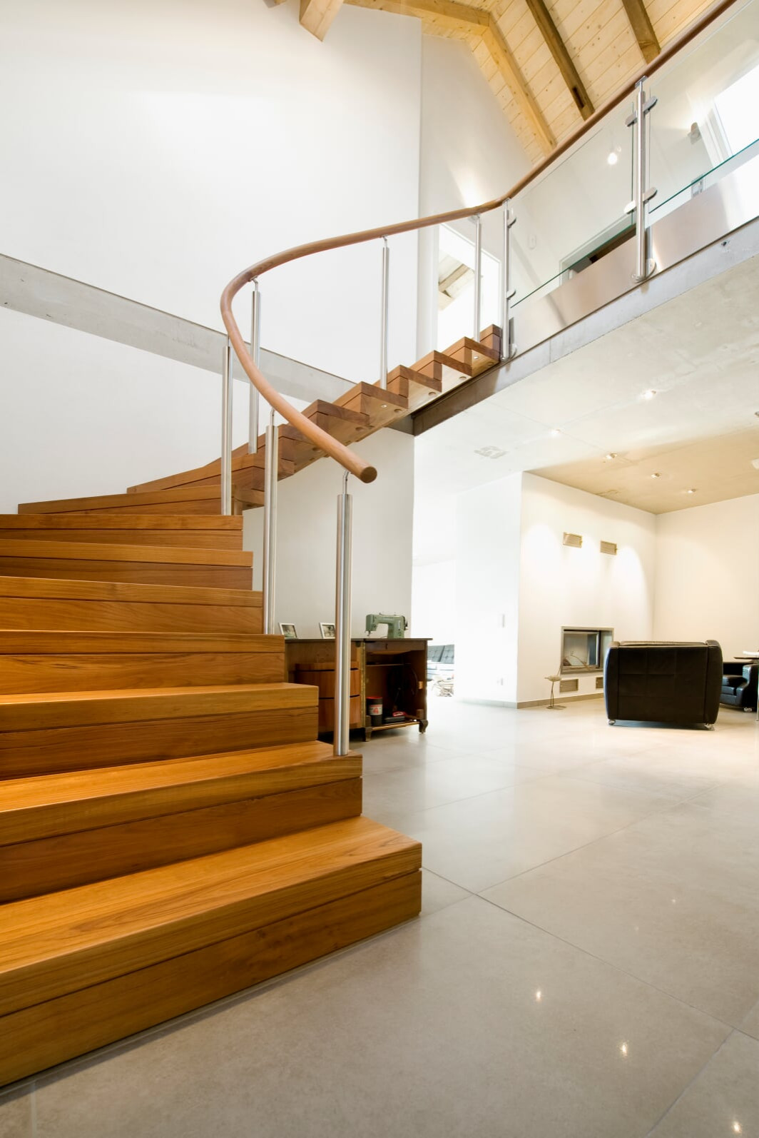 Лестница из бирманского тика