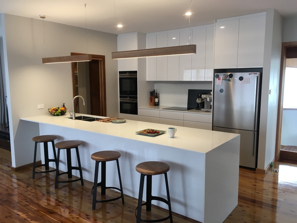 Contemporary kitchen in Newcastle - Maitland.
