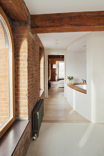 Hudson River Duplex Master Bath View rustikal-badezimmer
