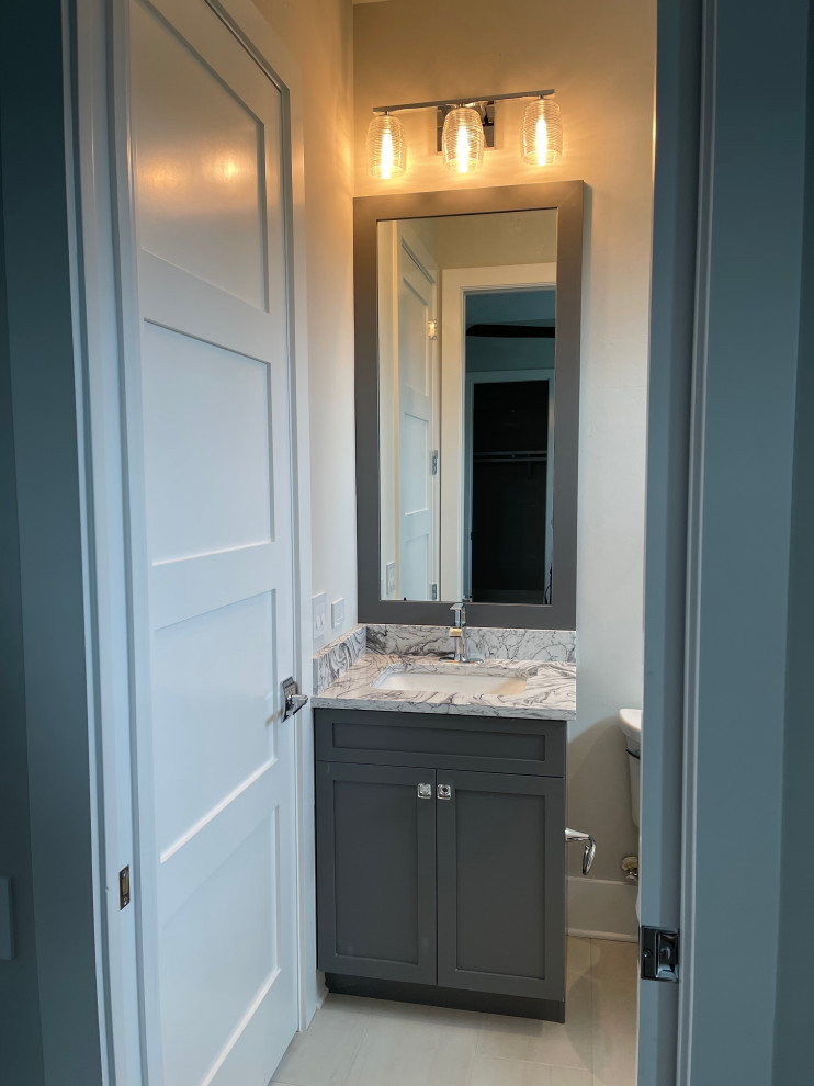 Inspiration for a mid-sized transitional home design remodel in Miami