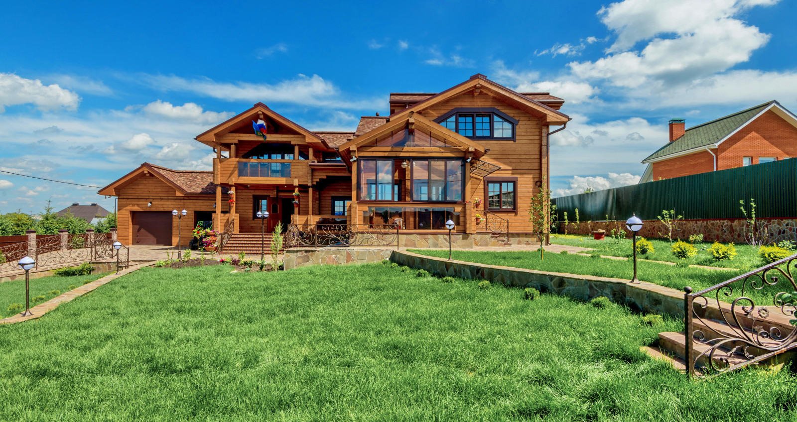 Дом из клееного бруса по индивидуальному проекту