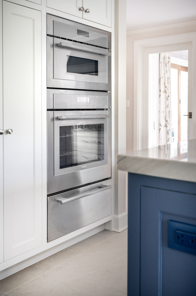 Inspiration for a transitional kitchen remodel in Bridgeport