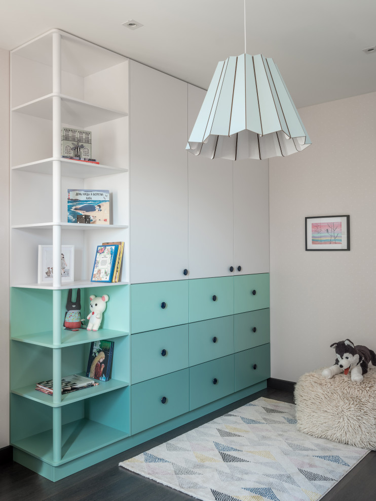 Mid-sized contemporary gender-neutral kids' bedroom in Moscow with grey walls, laminate floors and black floor for kids 4-10 years old.