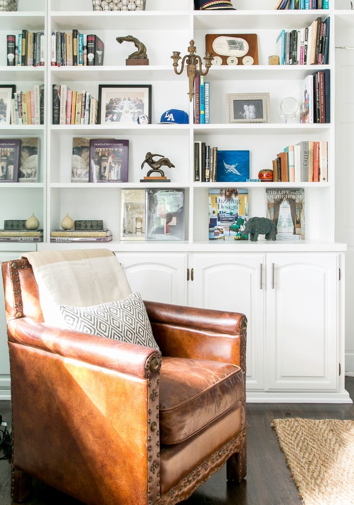 Transitional home design photo in Los Angeles