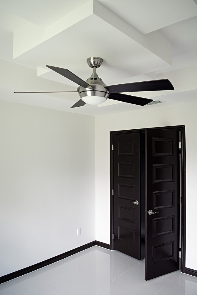 Transitional home design photo in Austin
