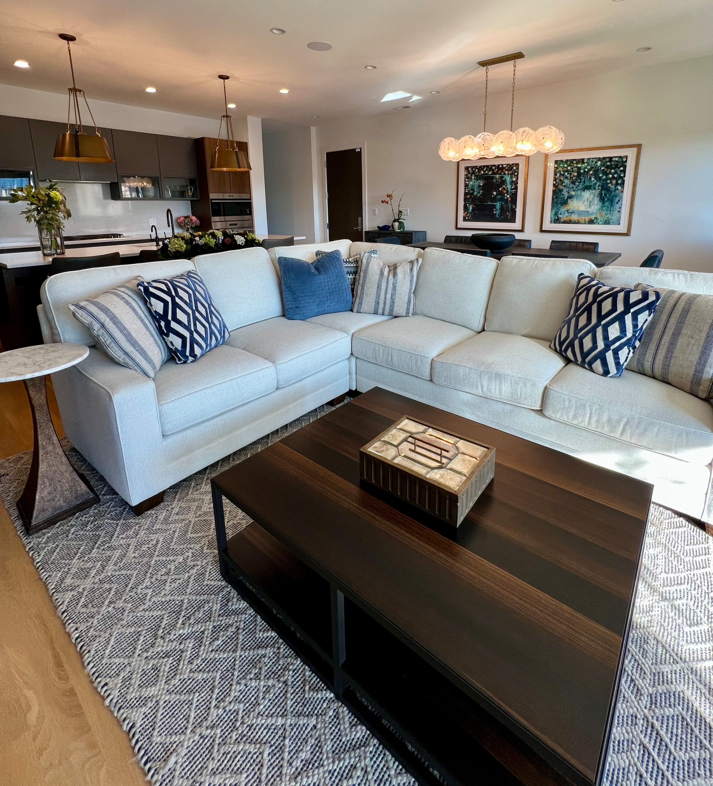 City Chic: Stylish Condo Interior Design