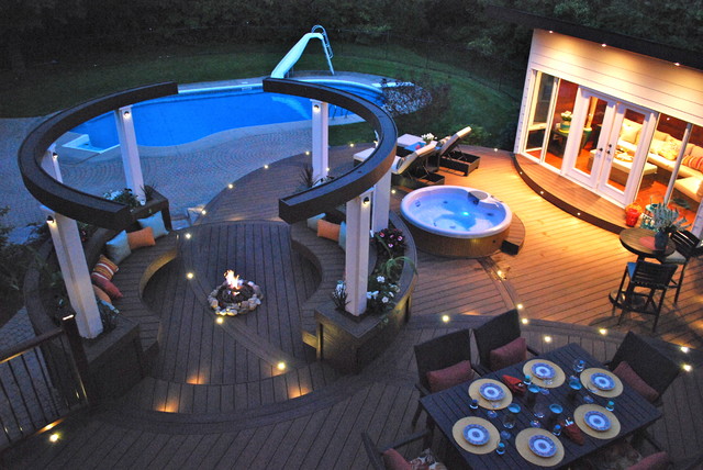 The Roundabout Deck contemporary-terrace