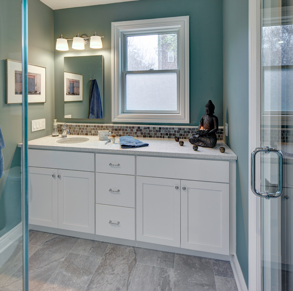 Inspiration for a small transitional master bathroom in New York with shaker cabinets, white cabinets, a corner shower, a two-piece toilet, multi-coloured tile, glass sheet wall, green walls, porcelain floors, an undermount sink, engineered quartz benchtops, grey floor and a hinged shower door.