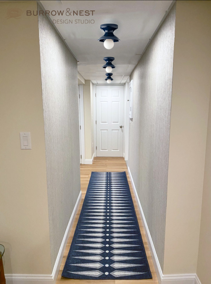 Idee per un ingresso o corridoio stile marino con pavimento in vinile e carta da parati