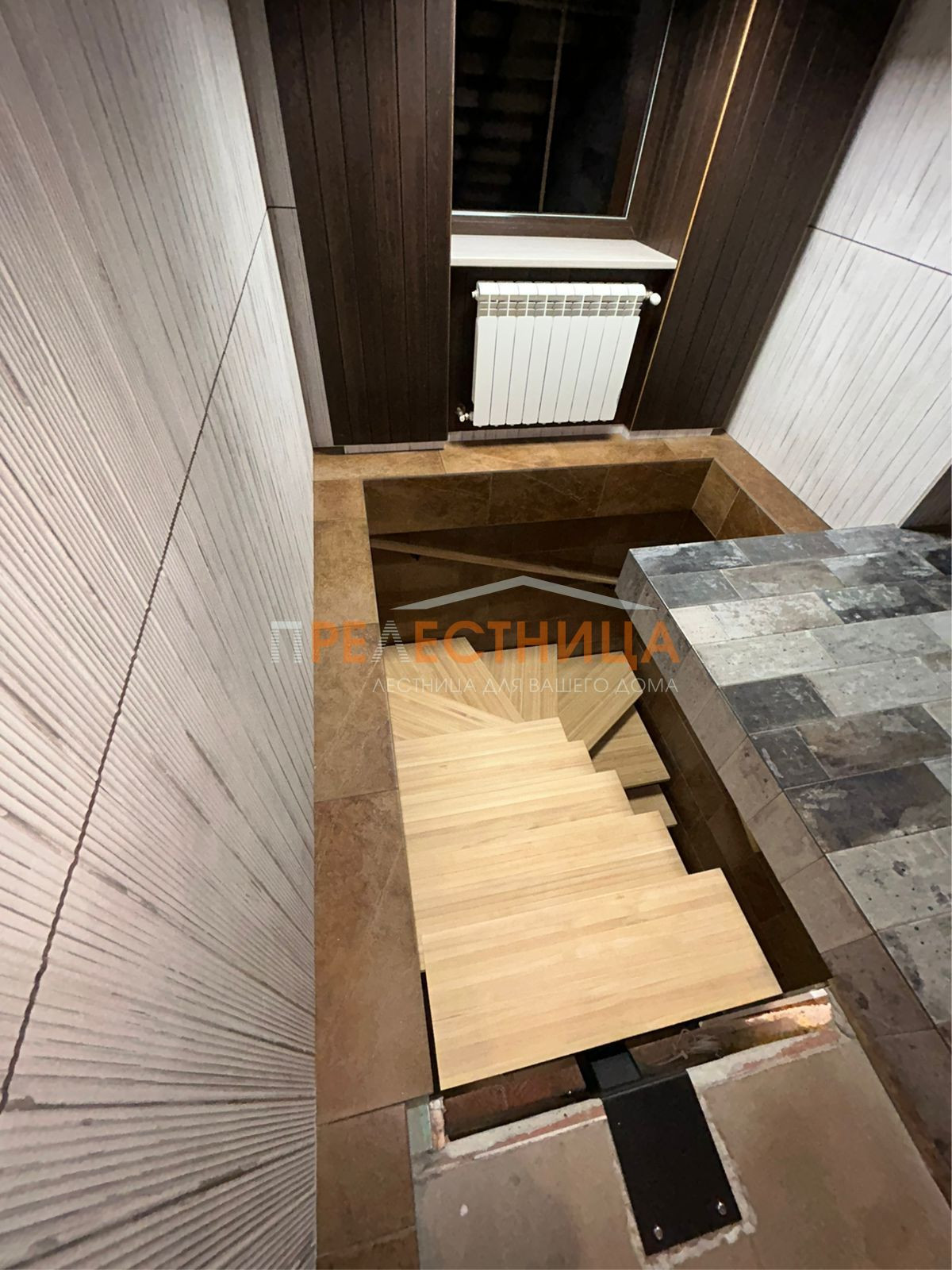 П-образная лестница на центральном косоуре Ассоль-58