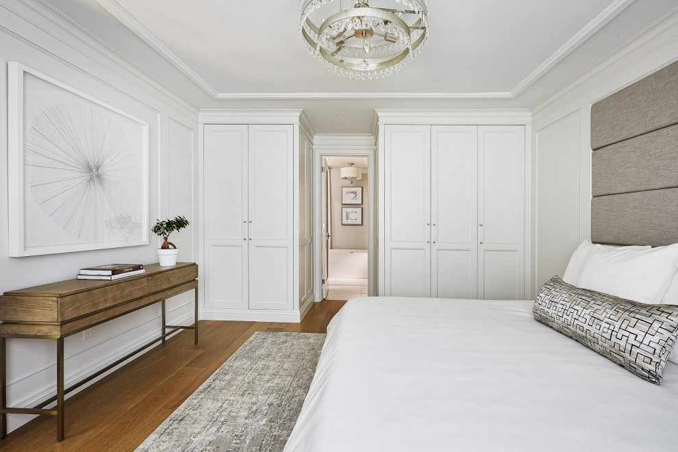 Design ideas for a mid-sized transitional master bedroom in Toronto with light hardwood floors.