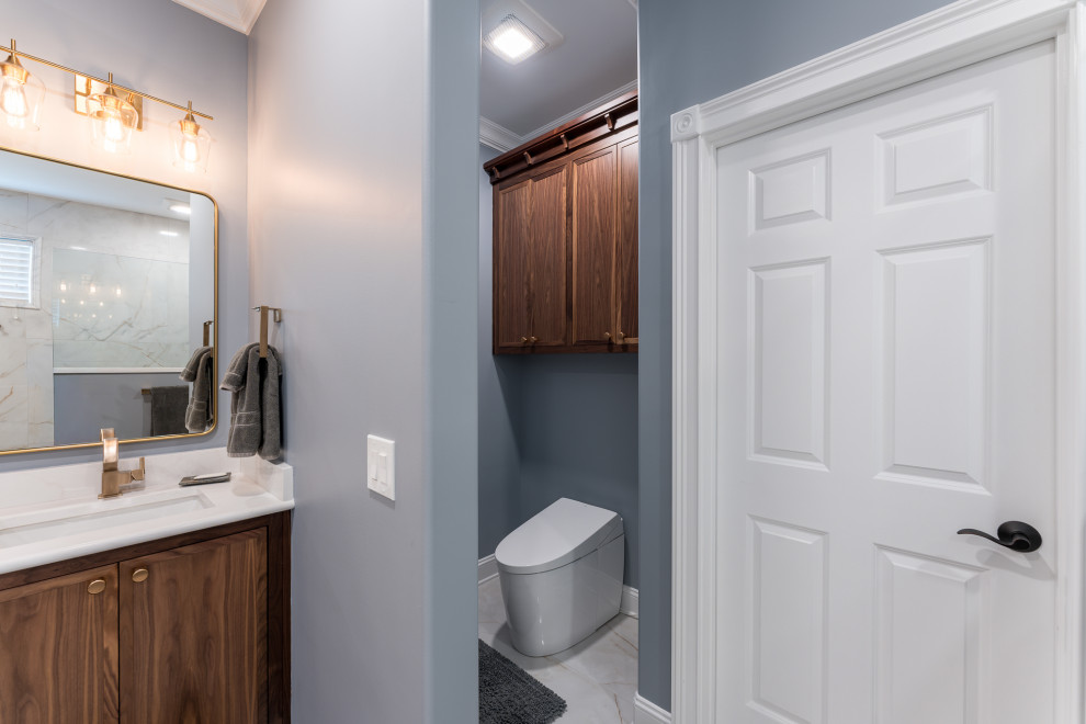 Indian Lake Walnut Bathrooms